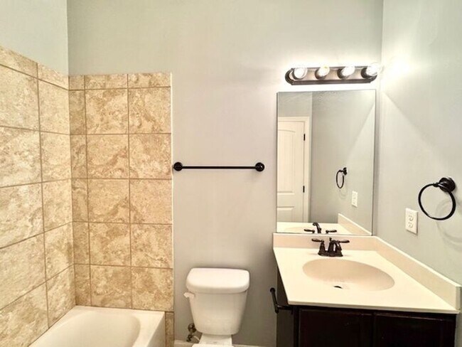 Building Photo - Olive Branch 4 Bedroom 2 Bath Home-Great Schools