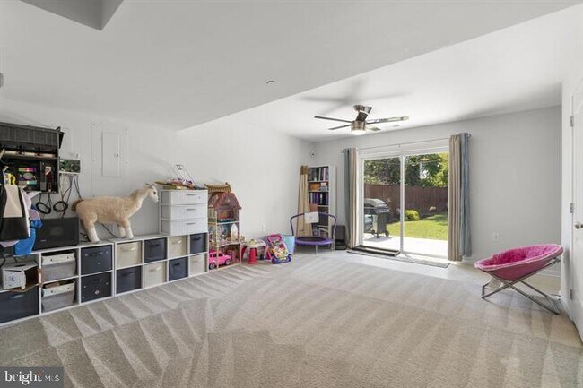 Building Photo - 465 Carvel Beach Rd