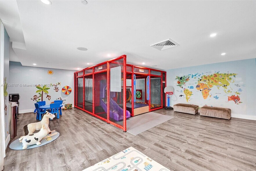 Building Photo - 950 Brickell Bay Dr