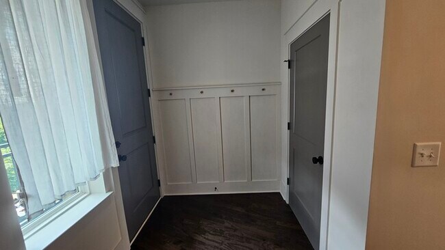 Building Photo - Simple & Stylish 1BR, 1BA Home