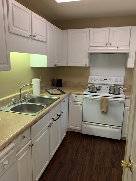 Building Photo - Summer West Apartments