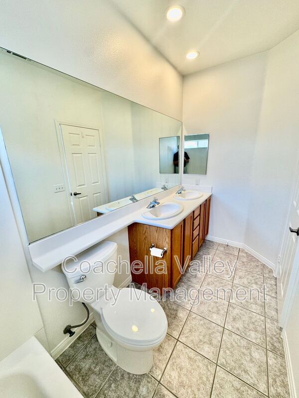 Building Photo - 74091 Daisy Ln