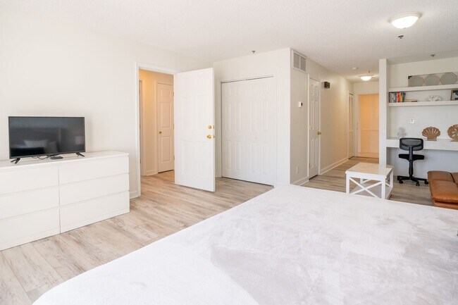 Building Photo - PLAN AND SECURE YOUR WINTER GETAWAY NOW, WHILE YOU HAVE THE BEST SELECTION