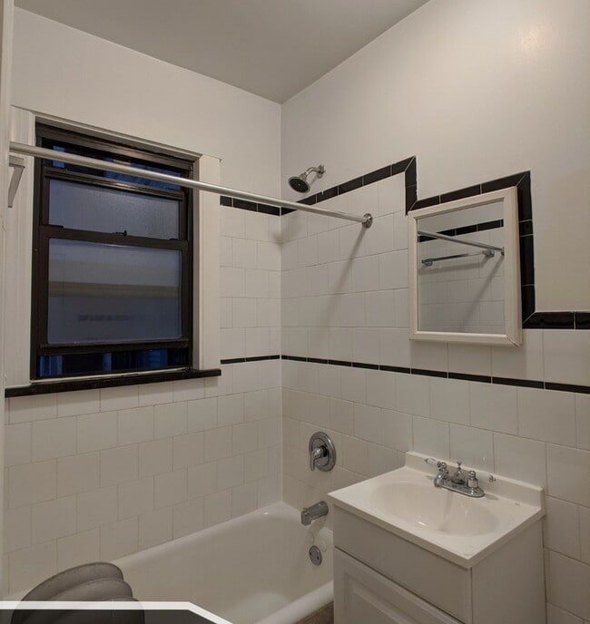 Building Photo - 2649 N Spaulding Ave