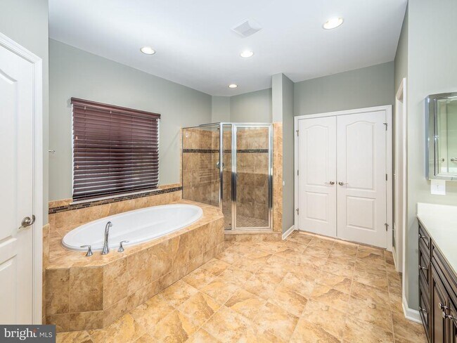 Building Photo - 24925 Quimby Oaks Pl