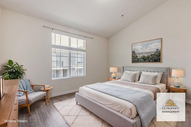 Building Photo - 3 Bedroom Townhouse with Bonus Loft/Office