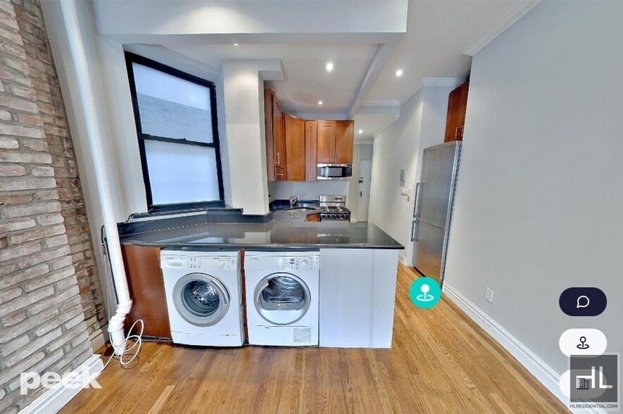 Building Photo - Mott Street