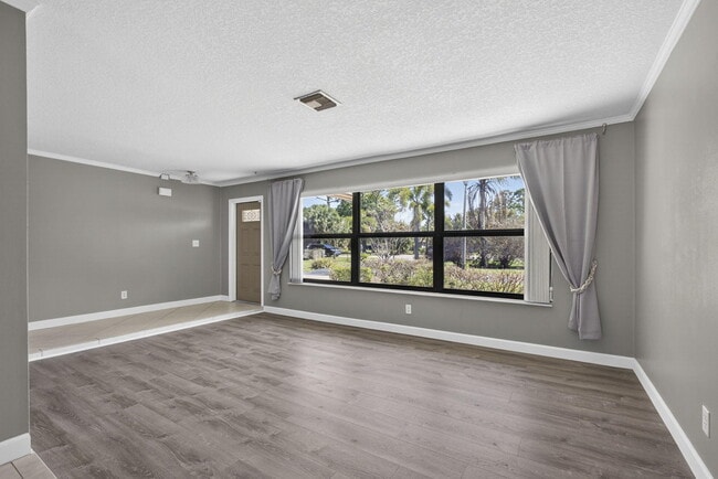 Building Photo - 7107 181st Ct N