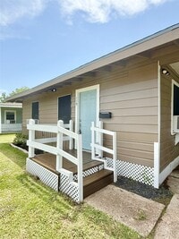 Building Photo - 119 Oak Dr