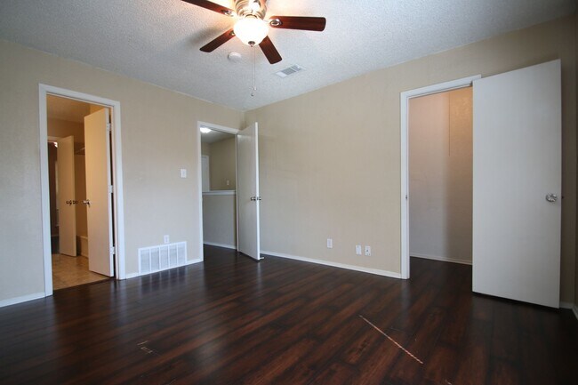 Building Photo - 3732 Bonnie Dr