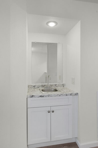 Wet Bar - 2076 Mesquite Ln