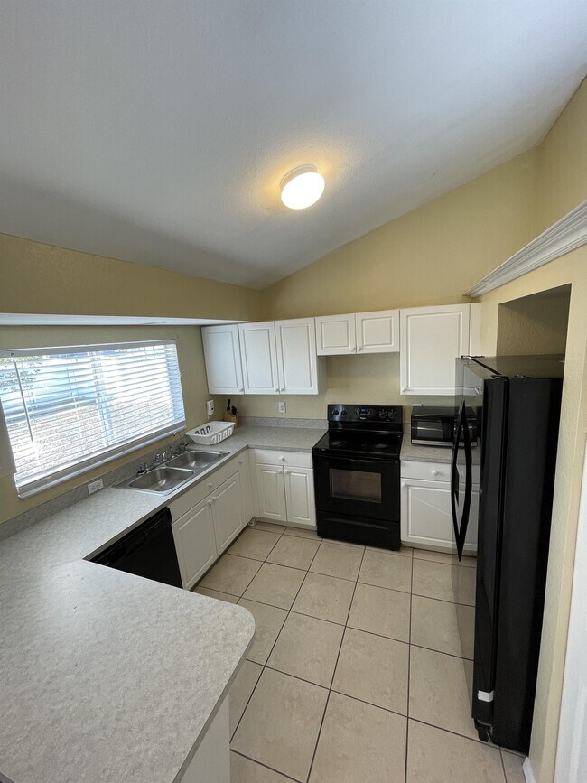 Building Photo - 1602 SW 16th Ct