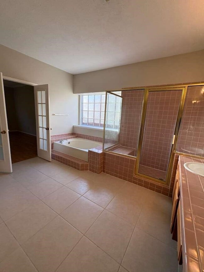 Building Photo - 16119 Lakestone Dr