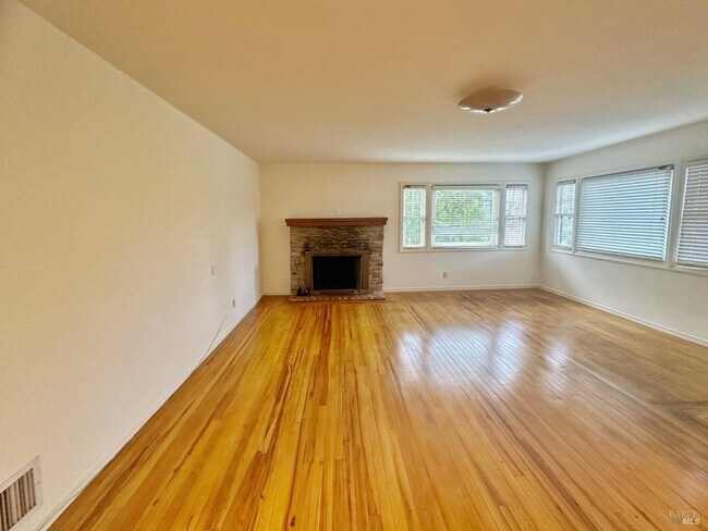 Building Photo - 250 Edgewood Ave