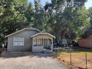 Building Photo - Pet Friendly 2 Bedroom 1  Bath