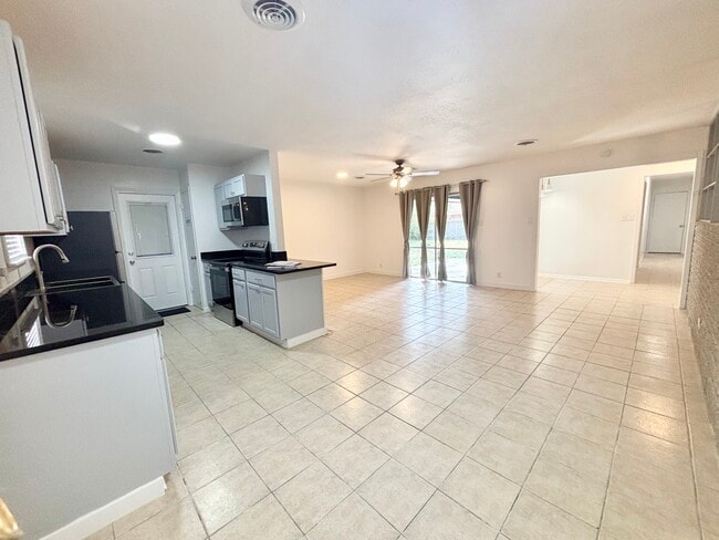 Building Photo - 126 Fulton Pl