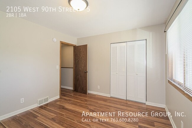 Building Photo - 2105 W 90th St