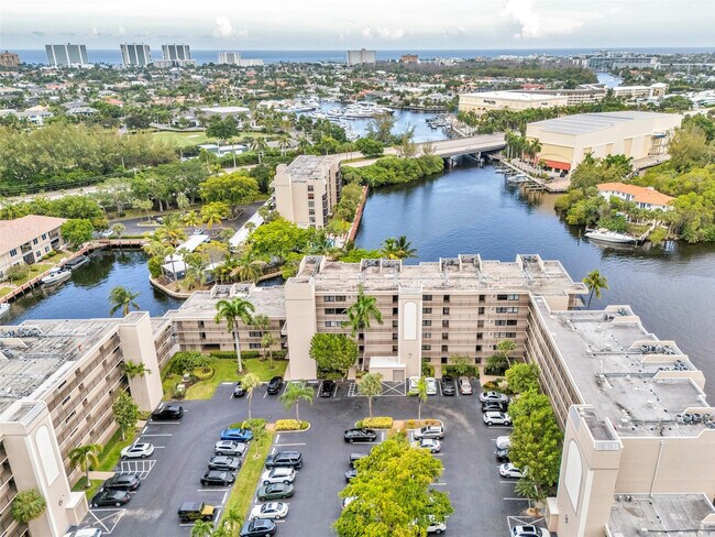 Building Photo - 7 Royal Palm Way