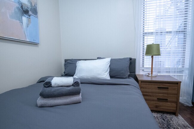 Building Photo - 5 W 101st St