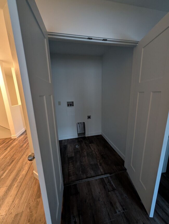 Building Photo - January Rent Free! 3 Bed 2 Bath Townhouse for Rent!