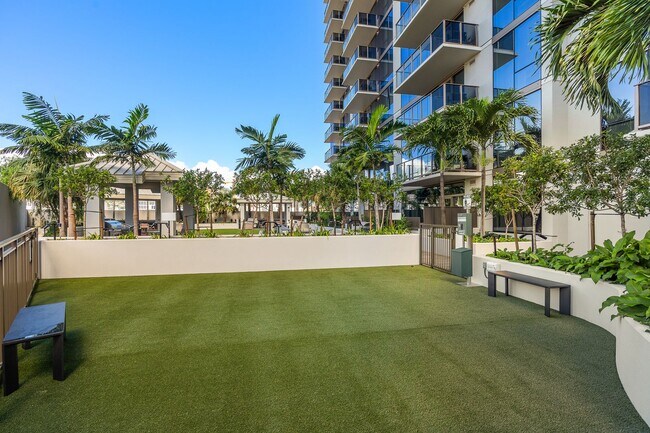 Building Photo - Sky Ala Moana West #2204 — 1BR/1BA/1PK — $...