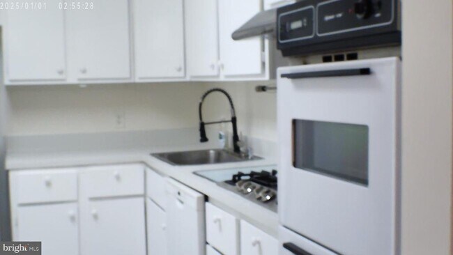 Building Photo - 5101 River Rd