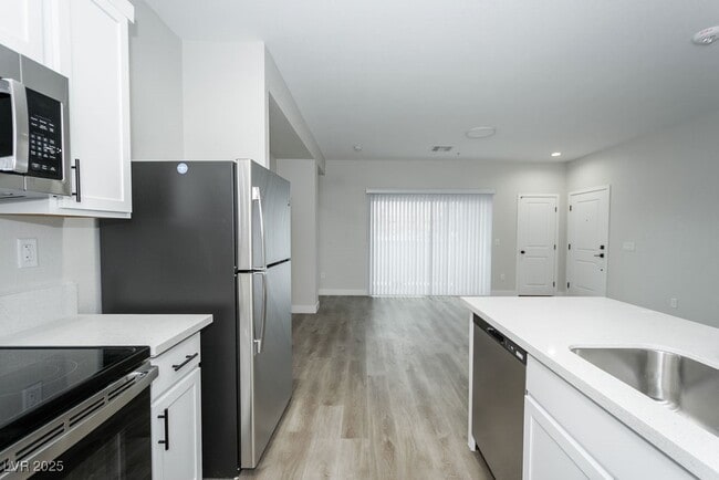 Building Photo - 1140 Sixshooter Ave