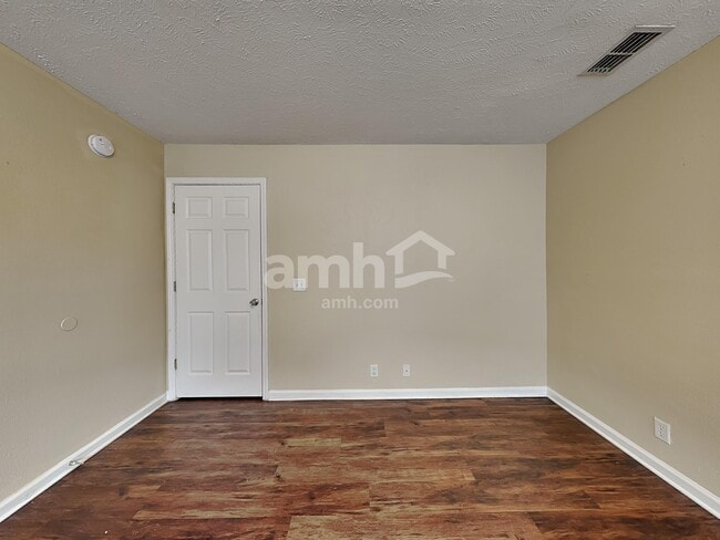 Building Photo - 913 Tom Hailey Blvd