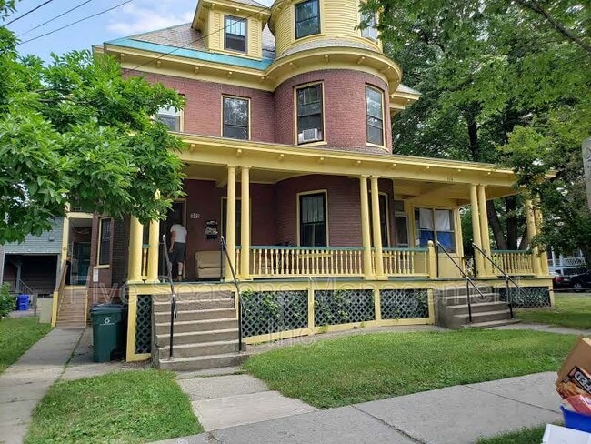 Primary Photo - 322 Pearl St
