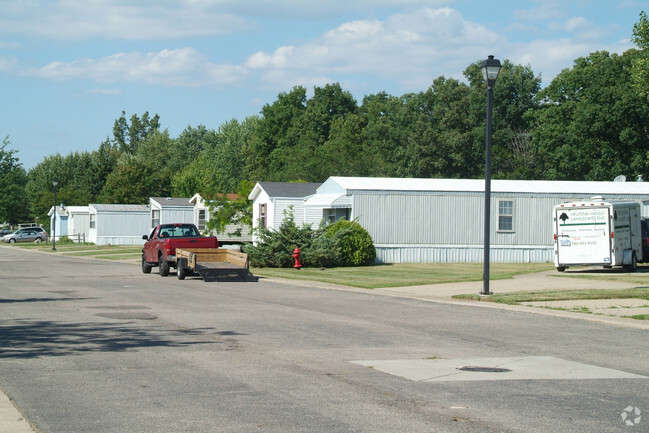 Building Photo - Parkwood Mobile Home Community