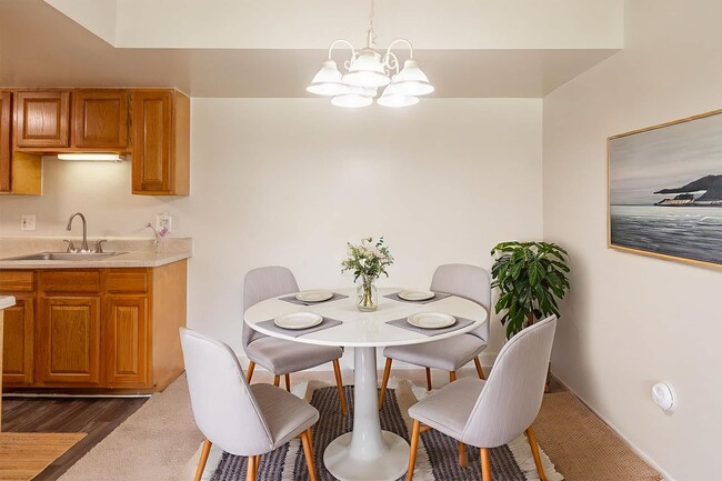 Interior Photo - Glencoe Hills