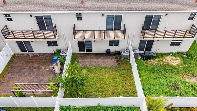 Building Photo - 765 SE 19th St