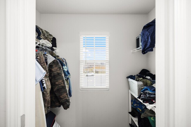 Building Photo - 1105 Valor Walk