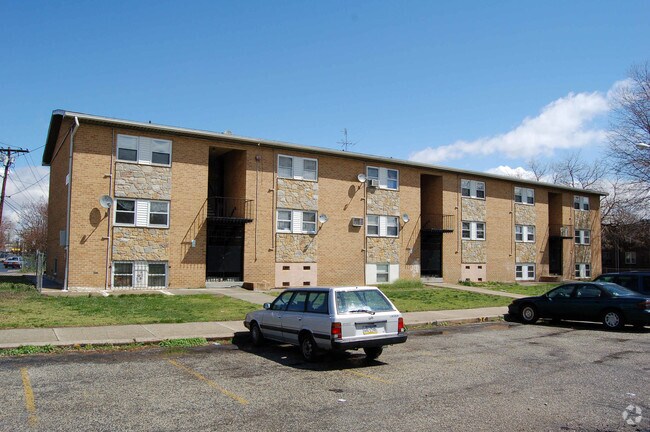 Primary Photo - 353-362 Randolph St