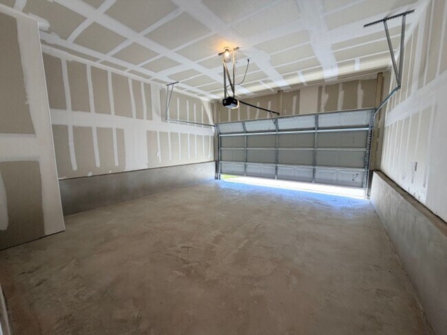 Building Photo - First Time Rental - Move In Ready 4 bedrooms - 2 year lease option