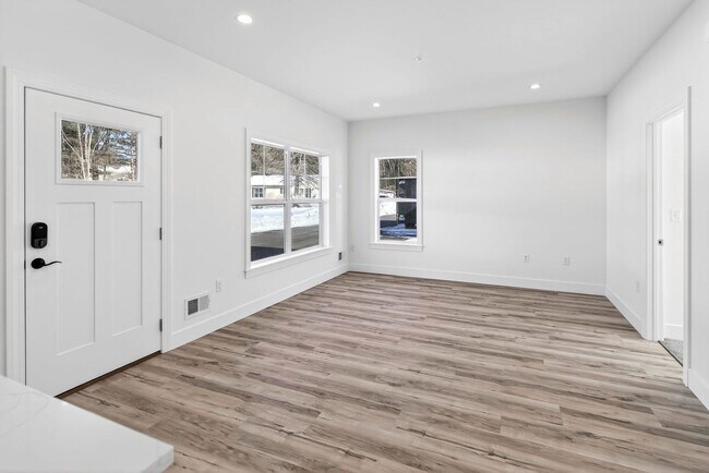 Building Photo - Hemlock Manor