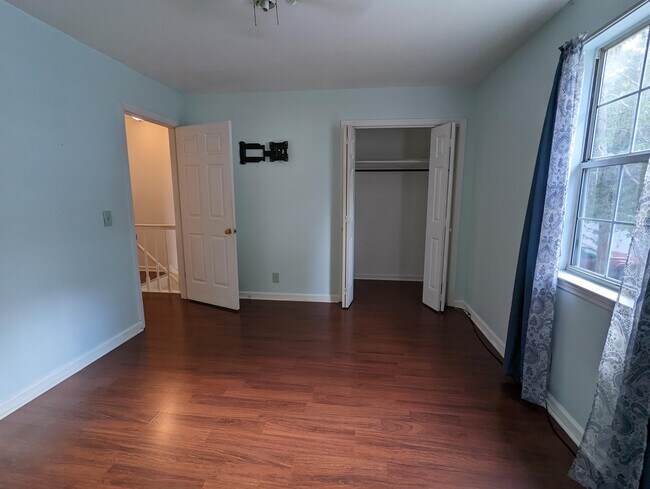 Building Photo - 215 Hickory Forge Dr