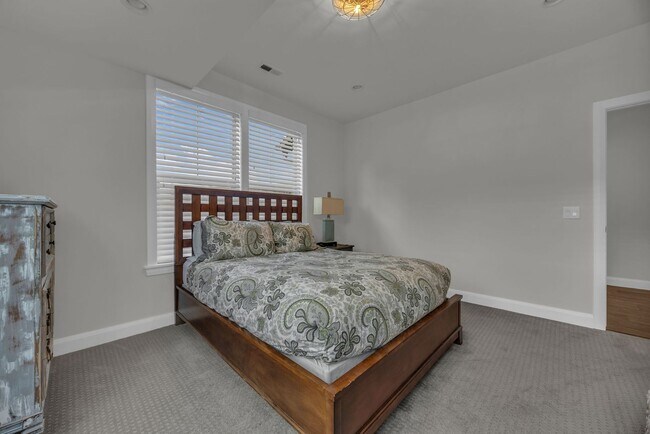 Building Photo - Wasatch Springs Gem