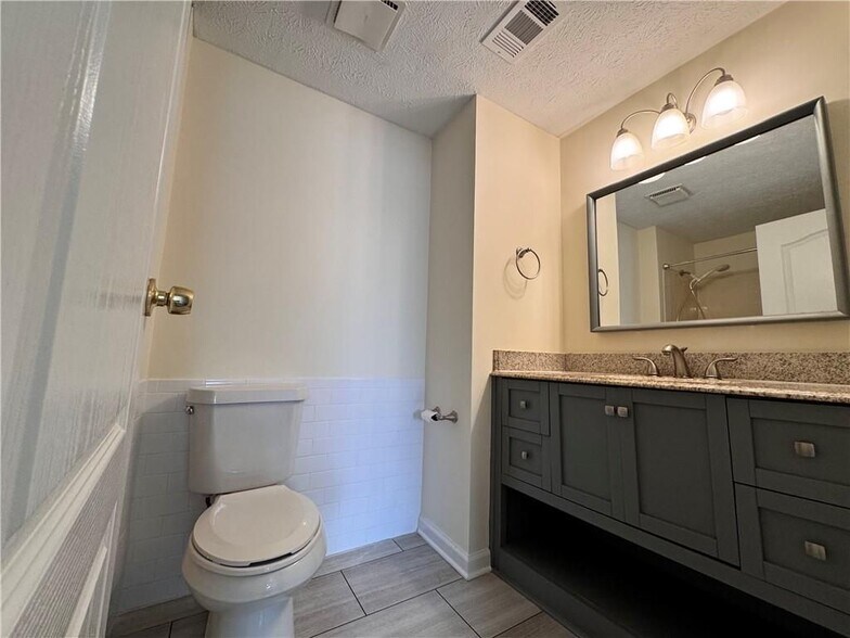 Building Photo - 440 Hembree Forest Cir