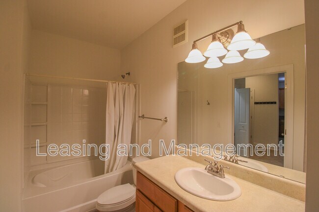 Building Photo - 2244 Ashley Crossing Dr