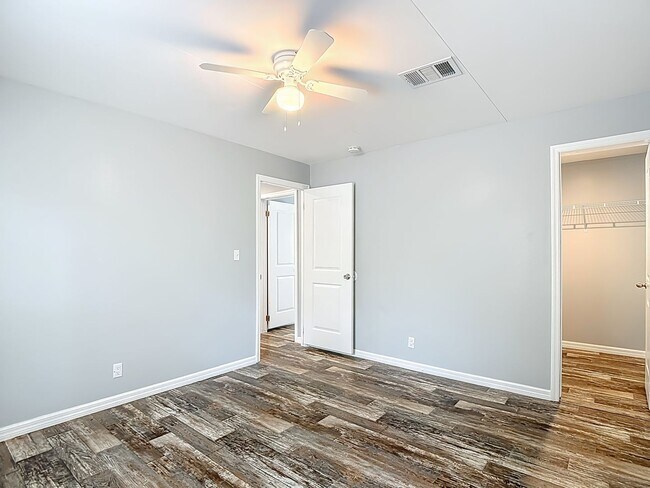 Building Photo - 7158 Sunnyside Dr