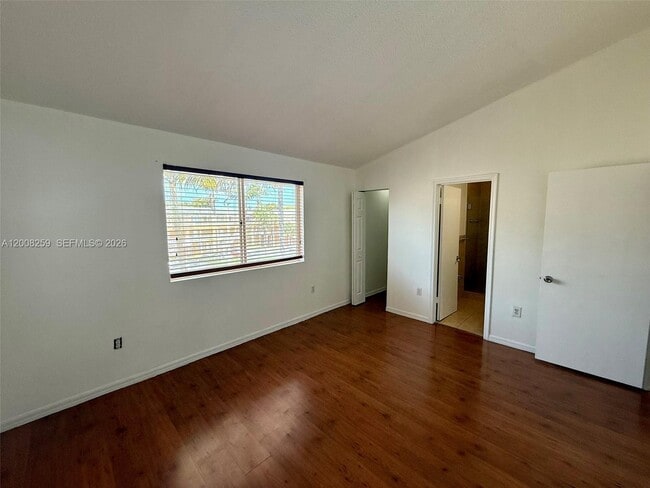 Building Photo - 6235 SW Kendale Lakes Cir