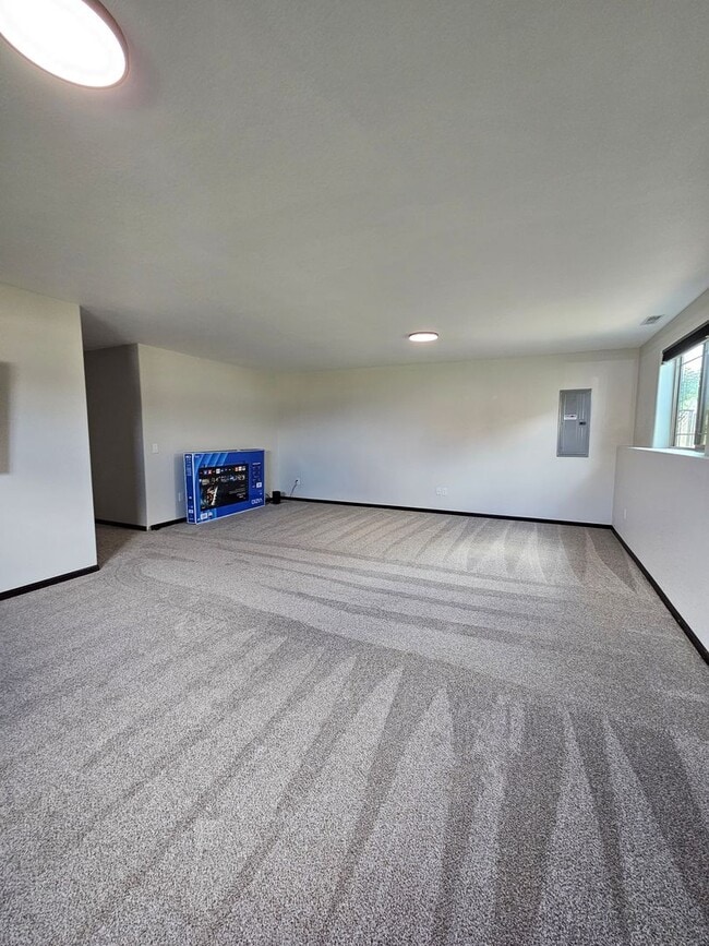 Building Photo - 4 BED | 3 BATH | SPLIT-FOYER HOME | DOUBLE...