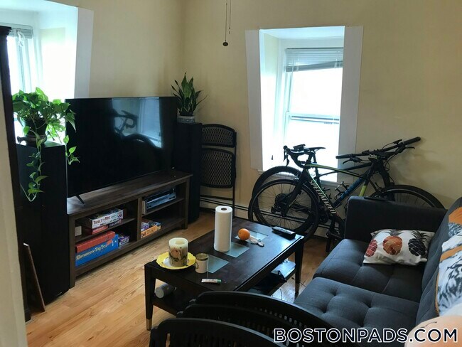 Building Photo - 12 Claremon St