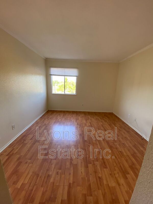 Building Photo - 2855 Winkler Ave