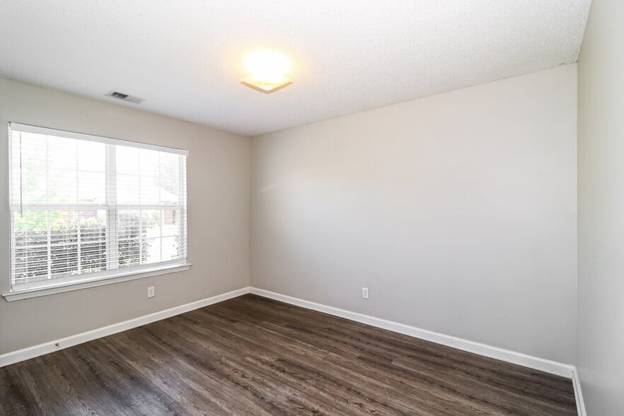 Building Photo - 1481 Lawson Dr