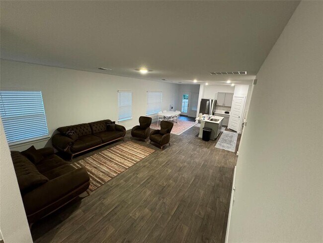 Building Photo - 204 James River Dr