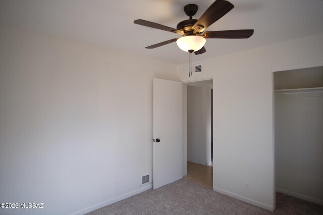 Building Photo - 721 E Joan Pl