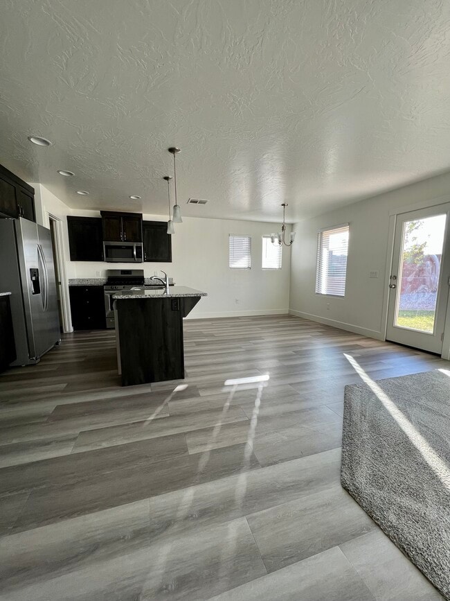 Building Photo - 3128 Halo Ln