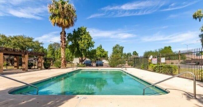 Community Pool - 726 S Nebraska St